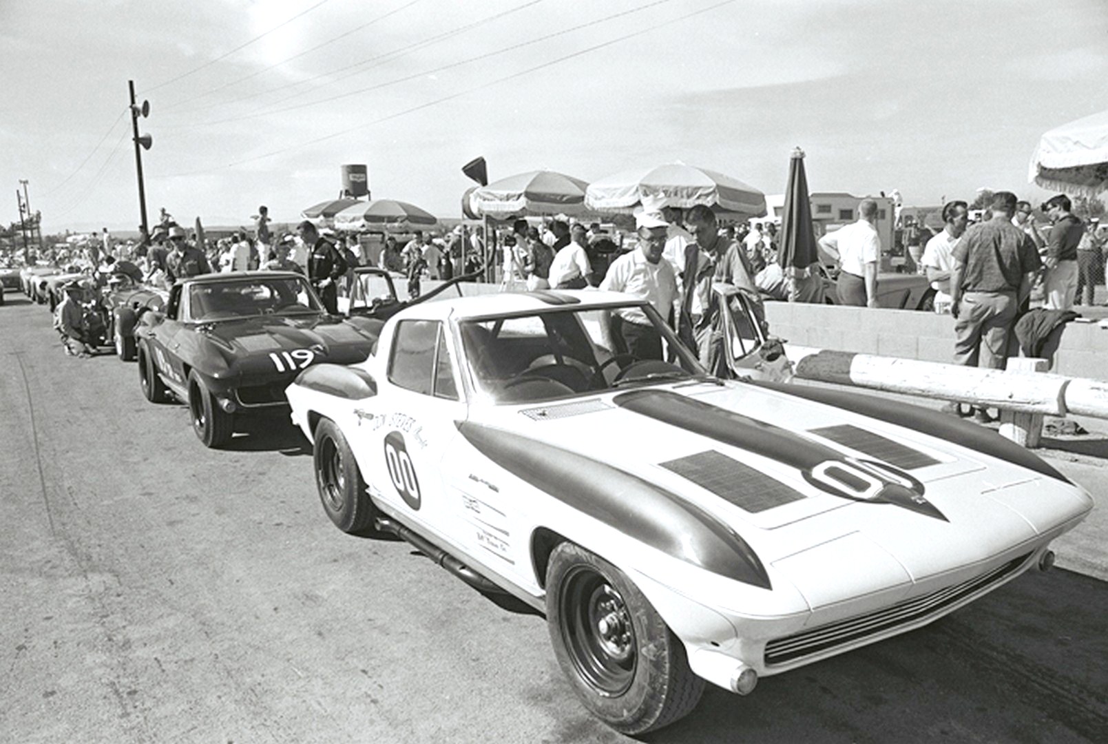 Bill Thomas helped prepare Dave MacDonald's Stingray for the race against Shelby's Cobra